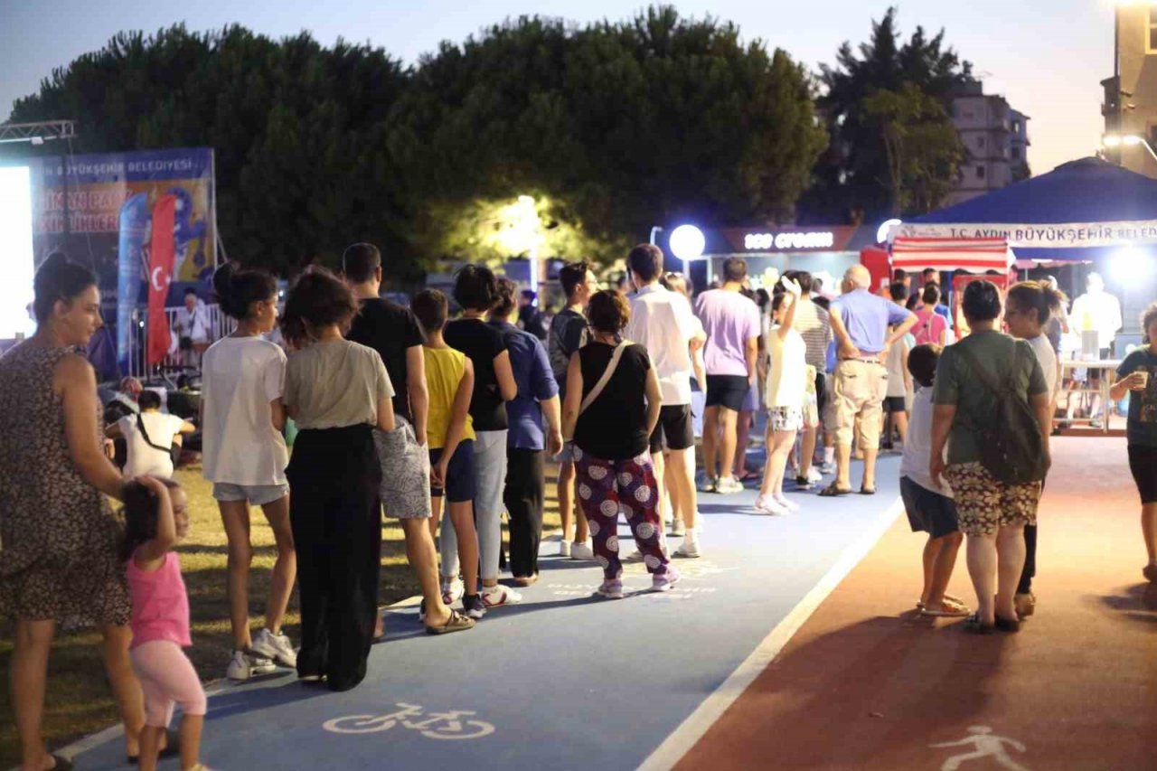 Mimar Sinan Parkı Aydınlıların uğrak yeri oldu