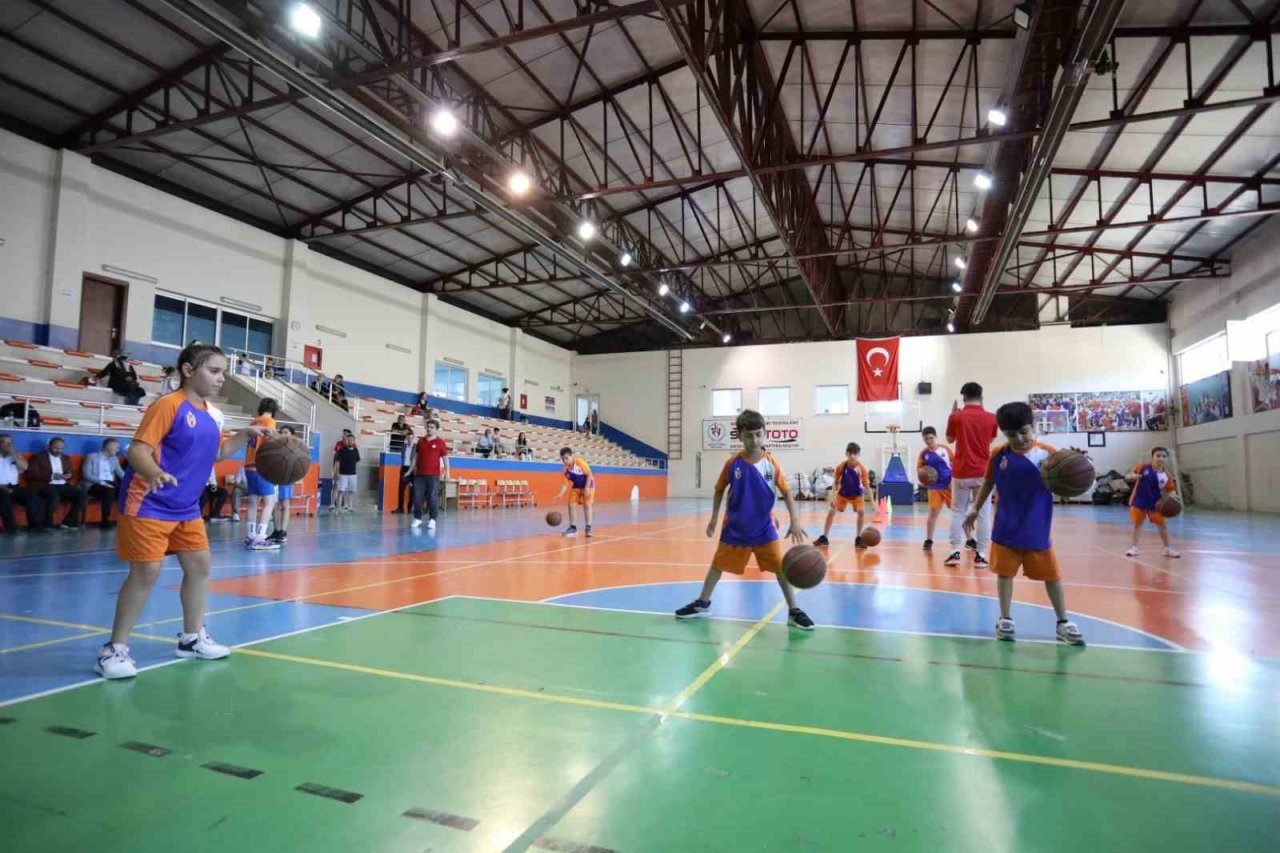 Yaz spor okullarında 2600 öğrenci eğitim alıyor