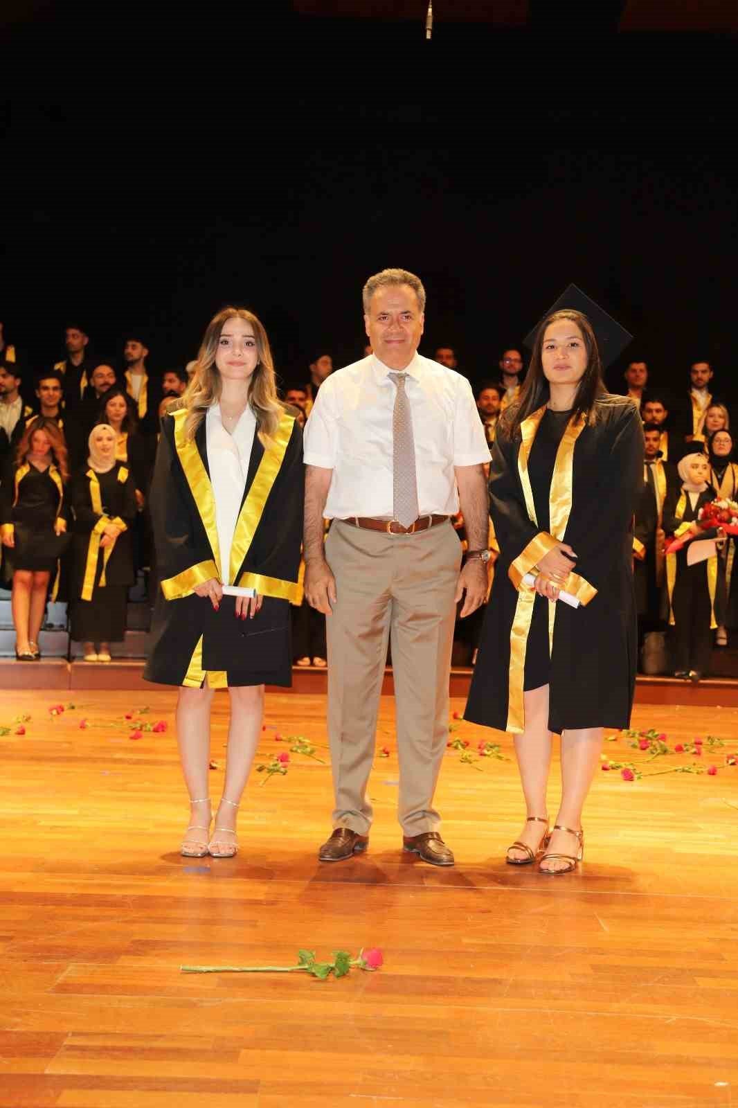 İnönü’den bu yıl 112 diş hekimi mezun oldu