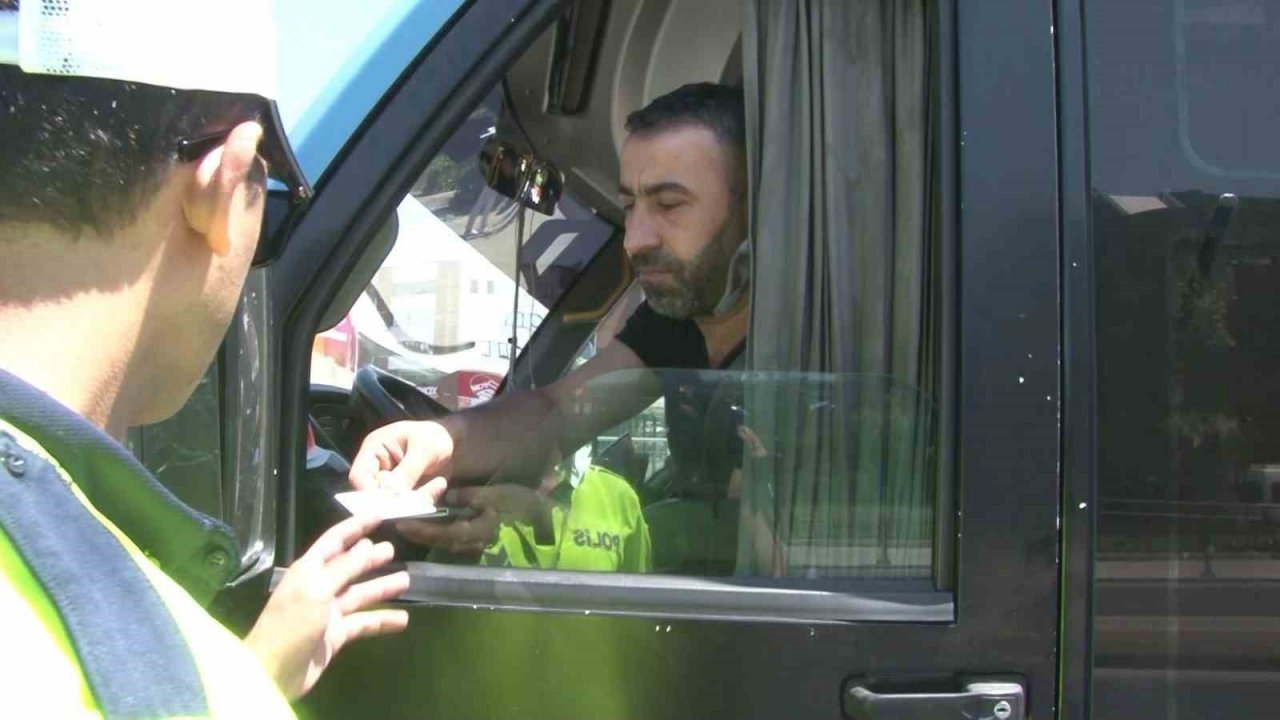 Kadıköy’de ‘göbeğim var’ diyen minibüs şoförü cezadan kaçamadı