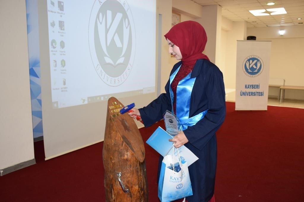 Tomarza Mustafa Akıncıoğlu MYO’da mezuniyet coşkusu