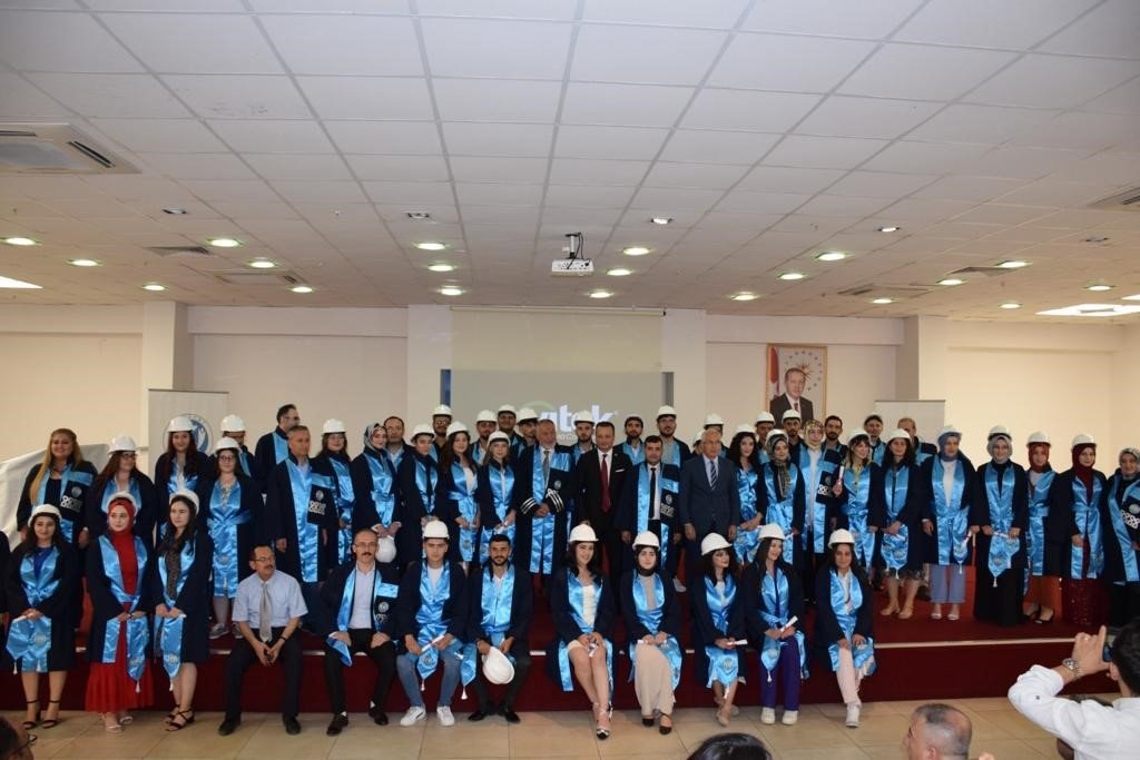 Tomarza Mustafa Akıncıoğlu MYO’da mezuniyet coşkusu