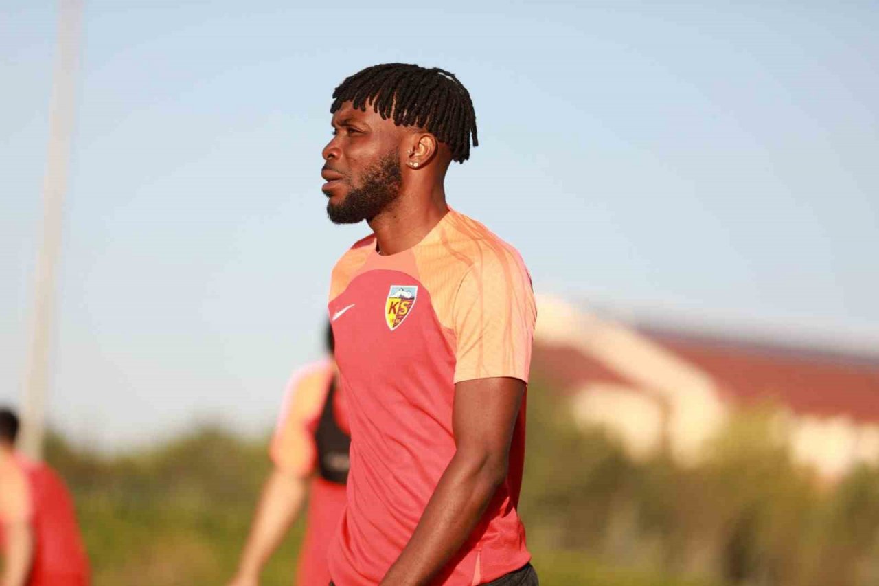 Joseph Attamah takıma katıldı