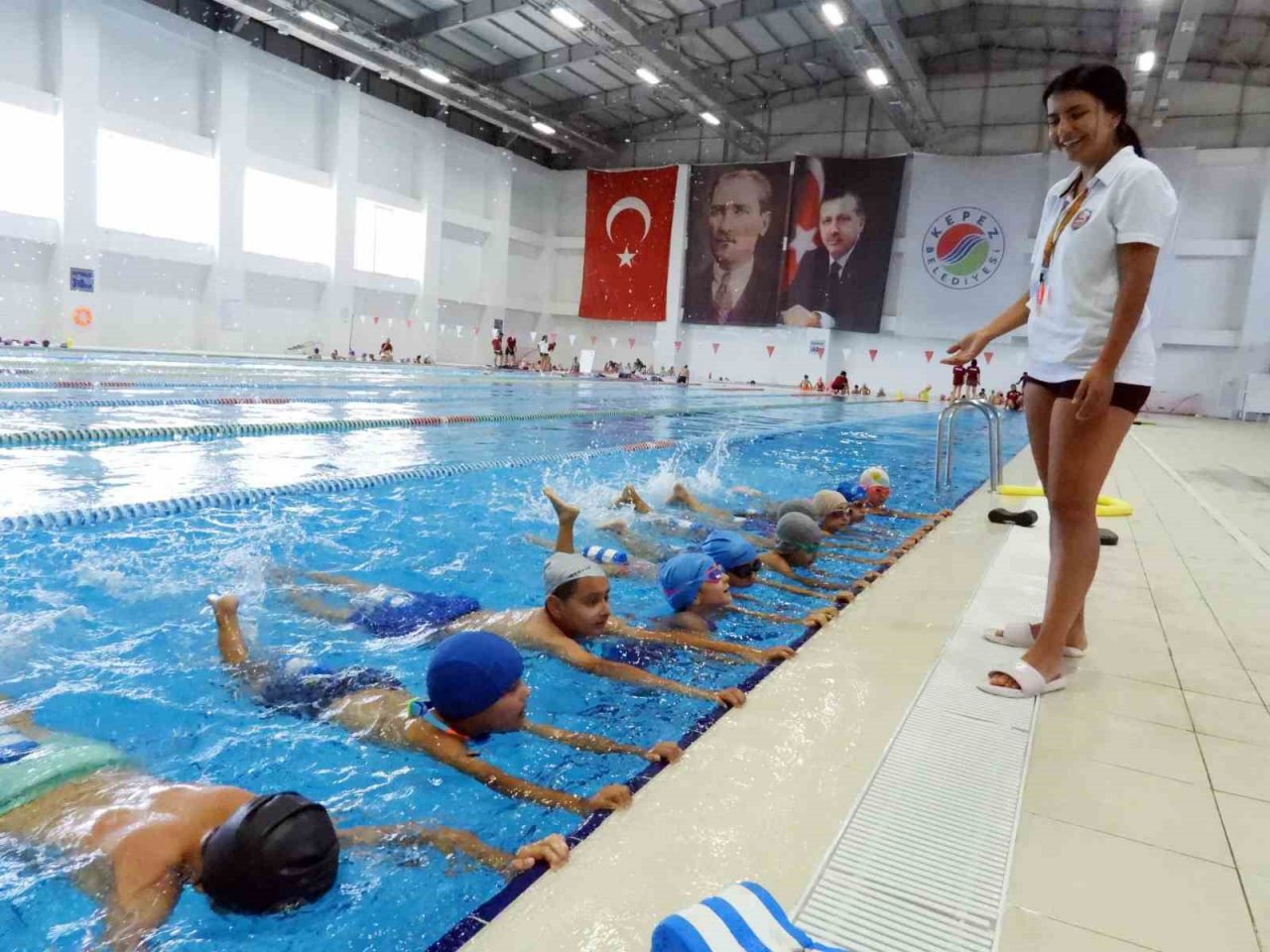 Kepez’de minik eller kulaç atıyor