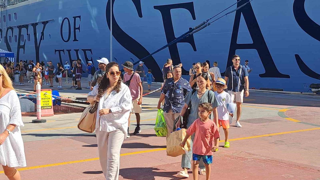 Kuşadası kruvaziyer turizminde rekora koşuyor