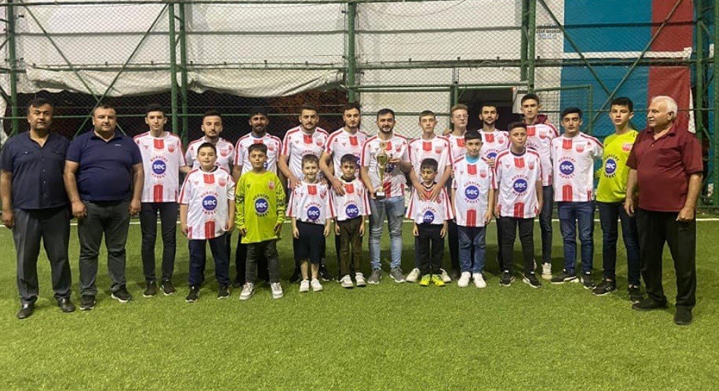 Kuruçayspor ASKF’den Şampiyonluk kupasını aldı