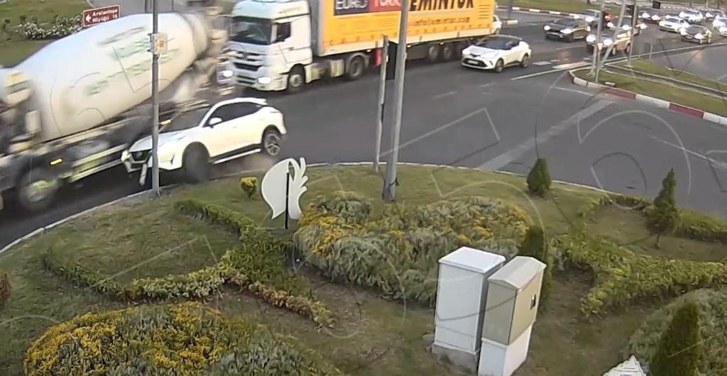 Malatya’da trafik kazaları kameraya yansıdı