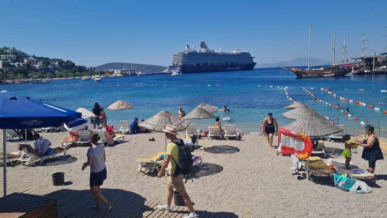 "Mein Schiff 5" yeniden Bodrum’da