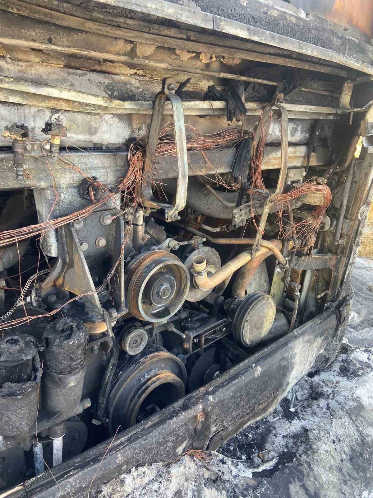 Diyarbakır’da yolcu otobüsü alevlere teslim oldu