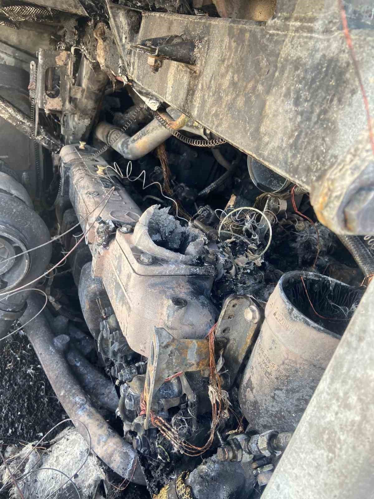 Diyarbakır’da yolcu otobüsü alevlere teslim oldu