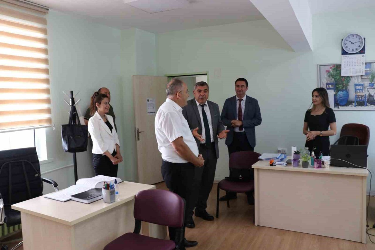 Müdür Sünnetci öğrencilerle basketbol oynadı