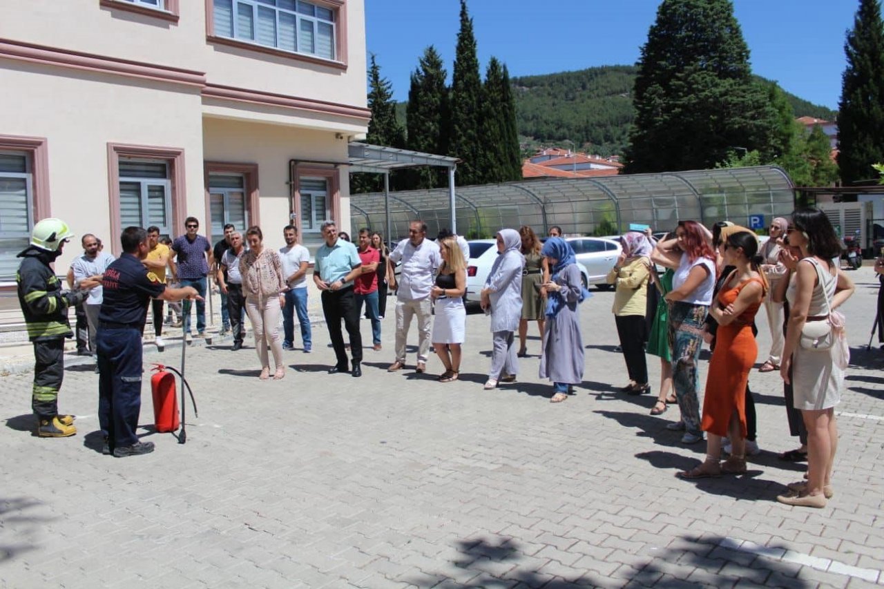 Aile ve Sosyal Hizmetler Muğla İl Müdürlüğü personellerine yangın eğitimi verildi