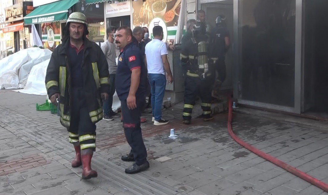 Tekstil atölyesinde çıkan yangın korkuttu