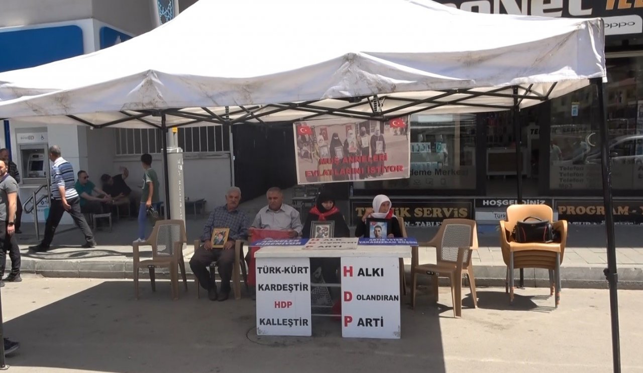 Muşlu aileler HDP önündeki eylemlerini sürdürüyor