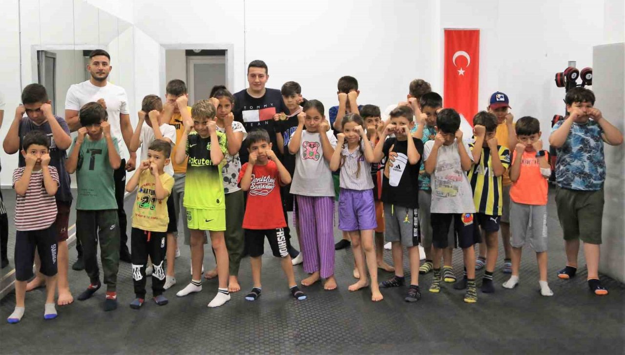 Pamukkale’de sıcak yaz günleri dolu dolu geçiyor