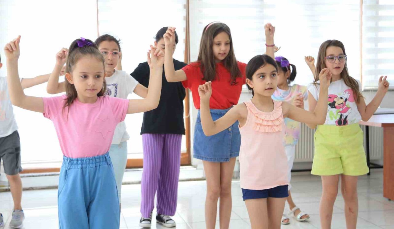 Pamukkale’de sıcak yaz günleri dolu dolu geçiyor