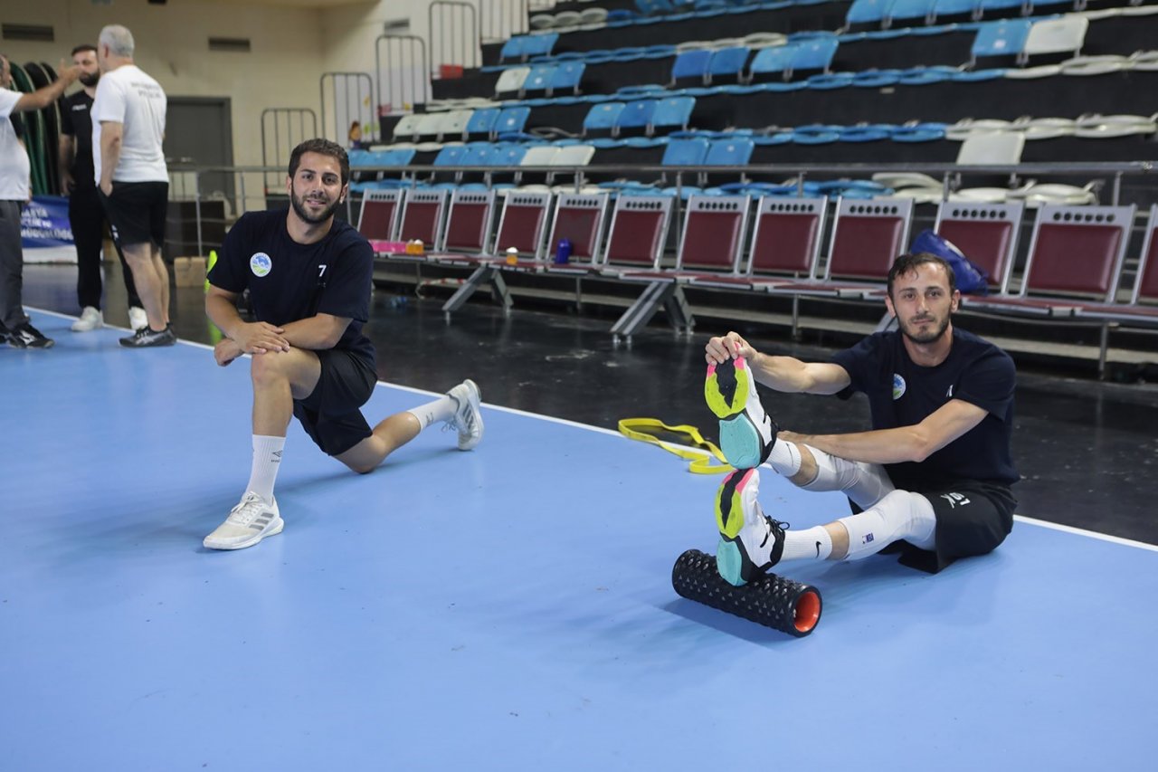 Sakarya Büyükşehir hentbol yeni sezonun ilk antrenmanına çıktı