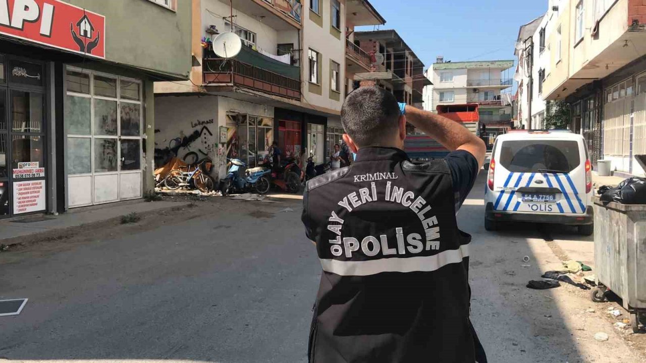 3’üncü kattan motosikletlerin üstüne düşen 7 yaşındaki çocuk yaralandı