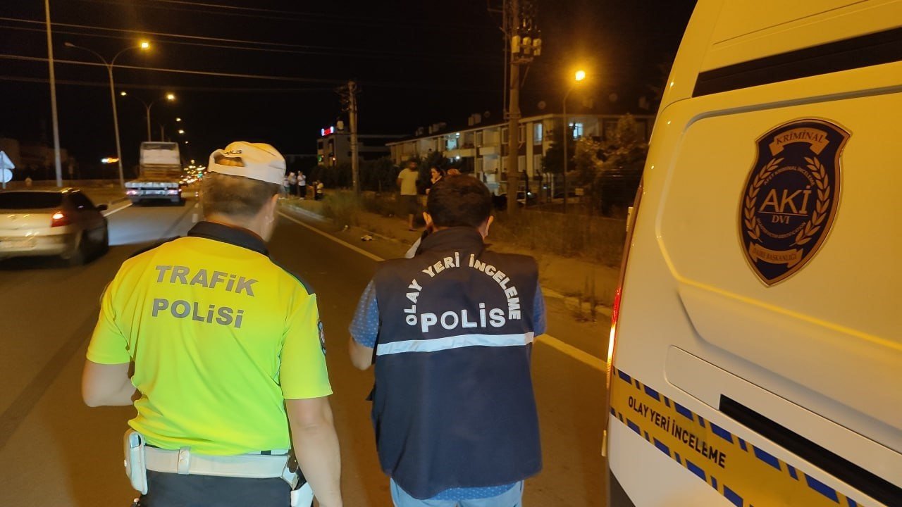 Sakarya’da feci kaza: Otomobilin çarptığı çocuk metrelerce savruldu