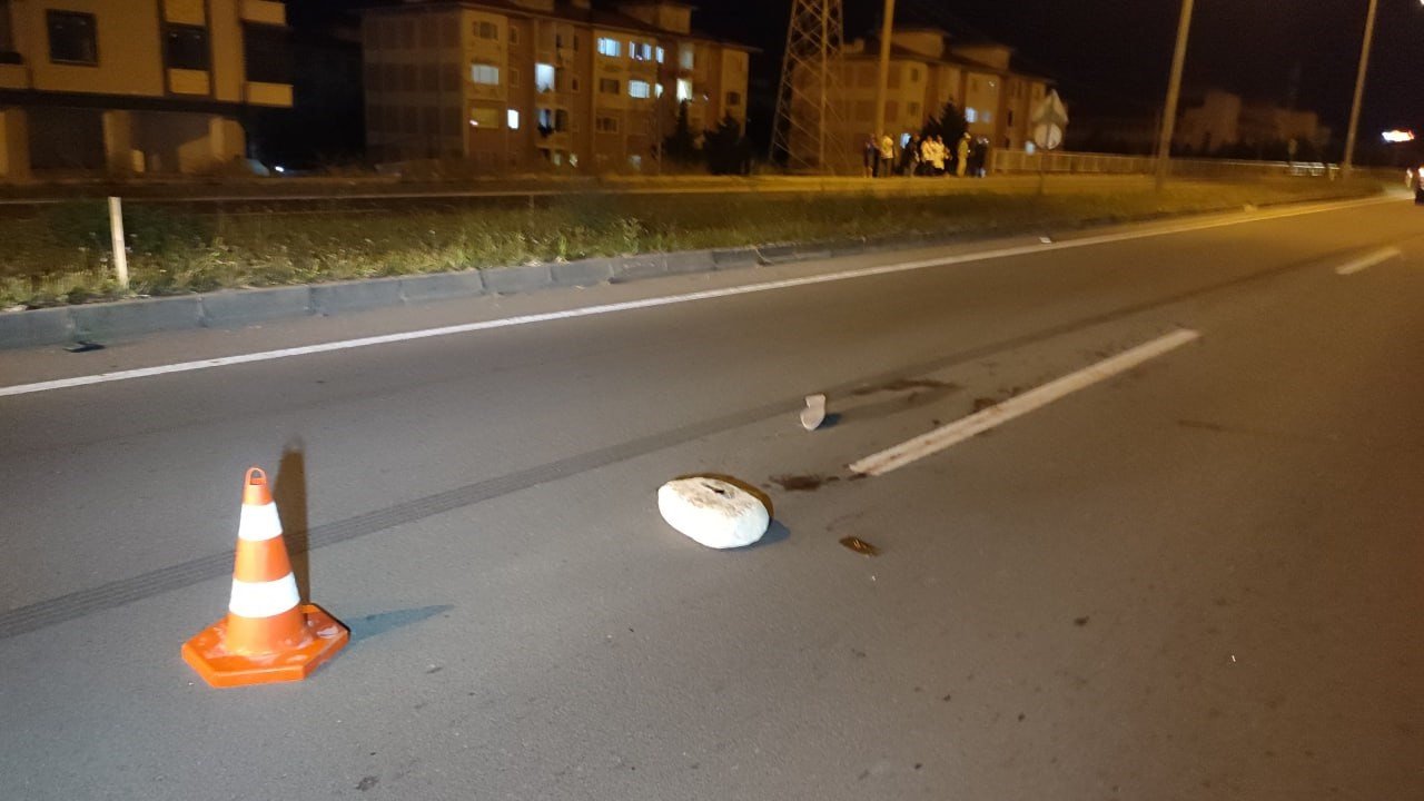 Sakarya’da feci kaza: Otomobilin çarptığı çocuk metrelerce savruldu