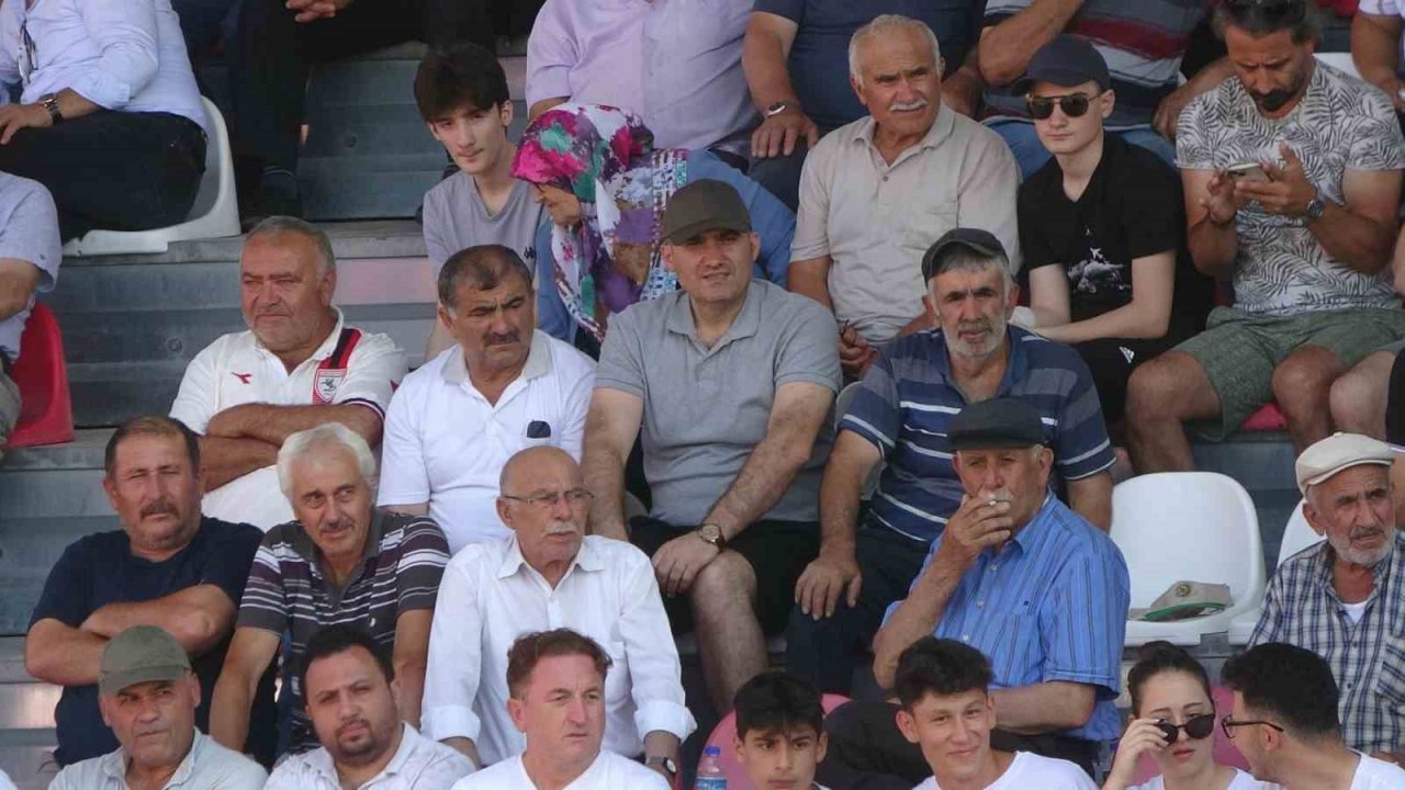 Alaçam güreşlerinde Yusuf Can Zeybek başpehlivan