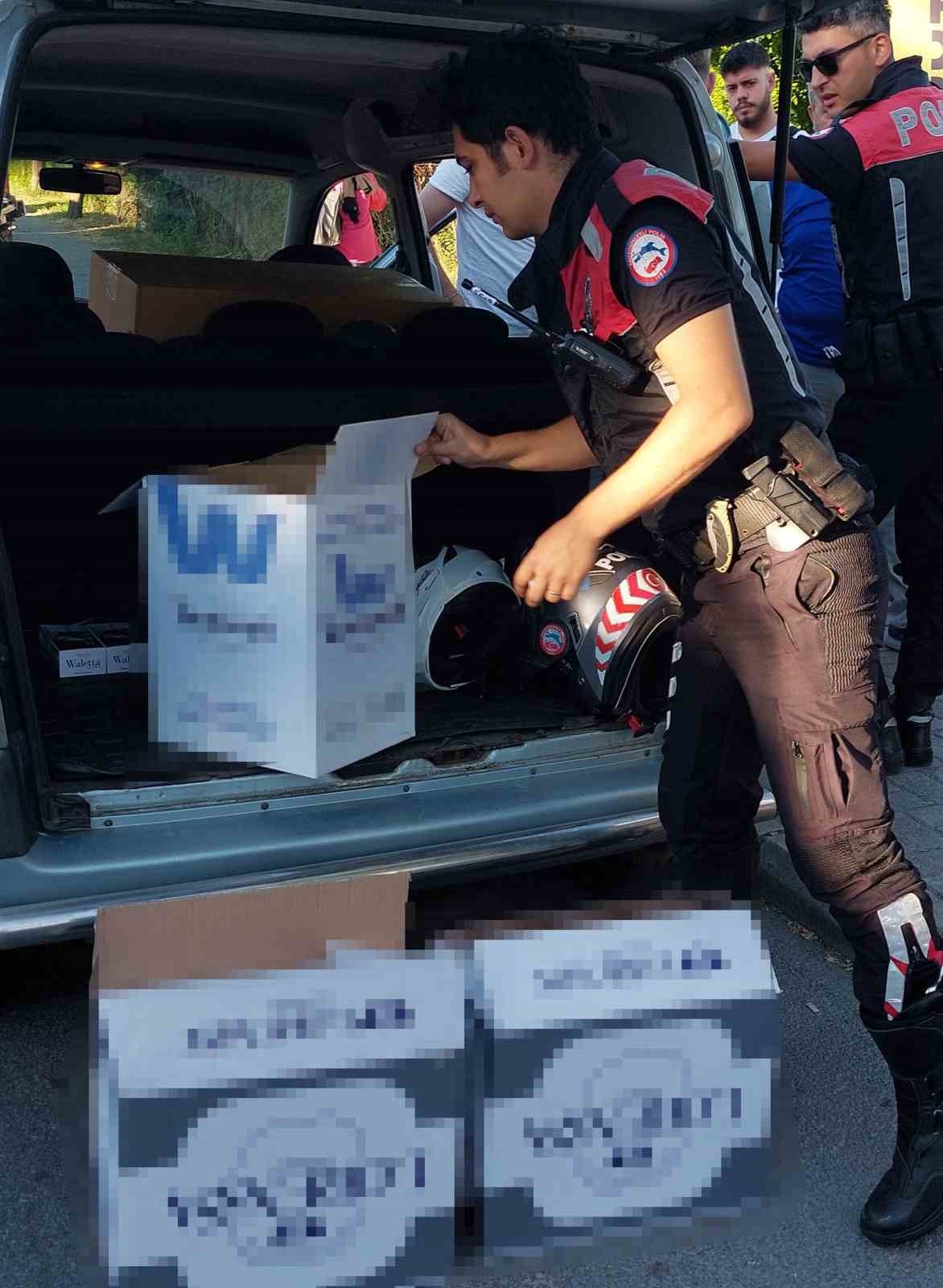 Yunus polisleri şüpheli araçta makaron ele geçirdi