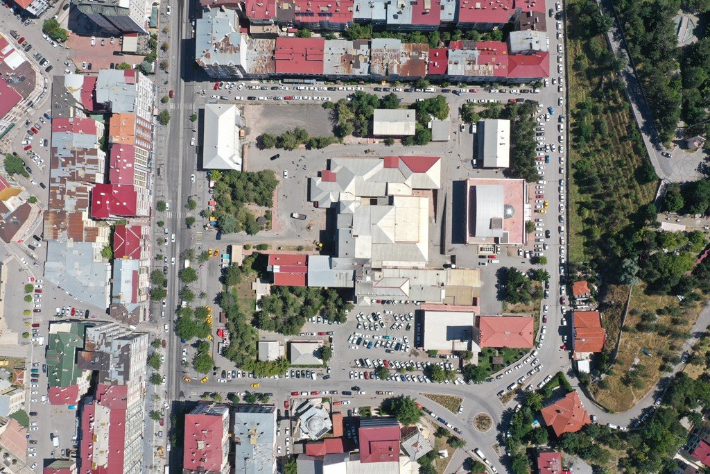 Sivas Devlet Hastanesi’nin çevresi yenileniyor