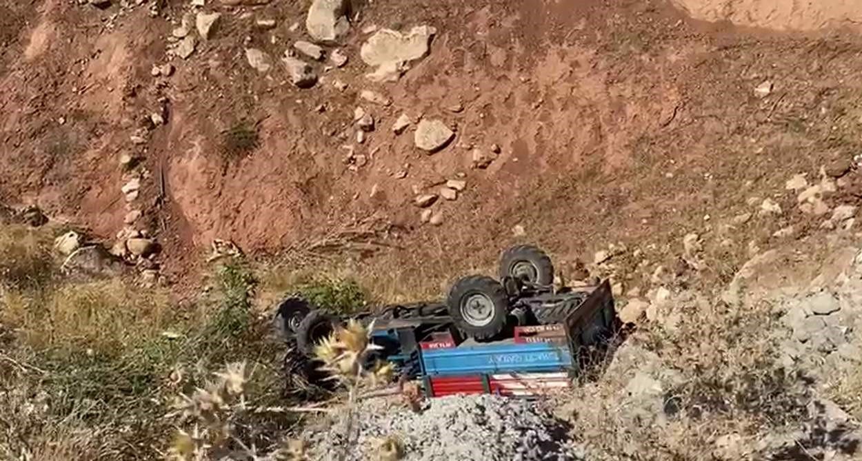 Siirt’te tarım aracı devrildi: 2 yaralı