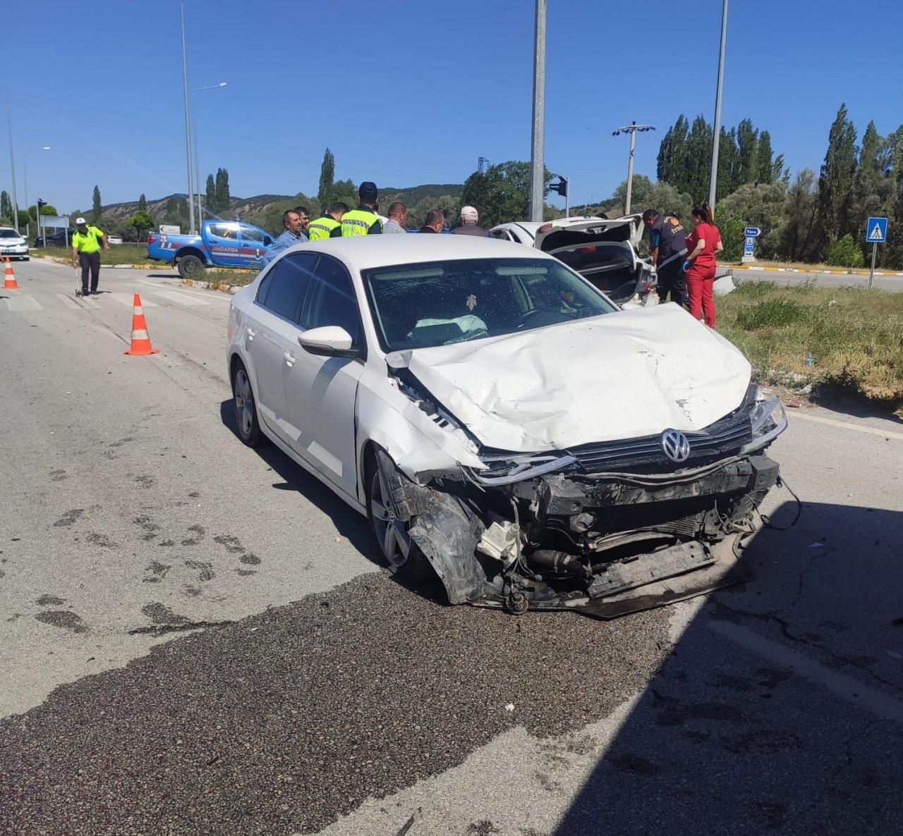 Kavşakta meydana gelen kazada 7 kişi yaralandı