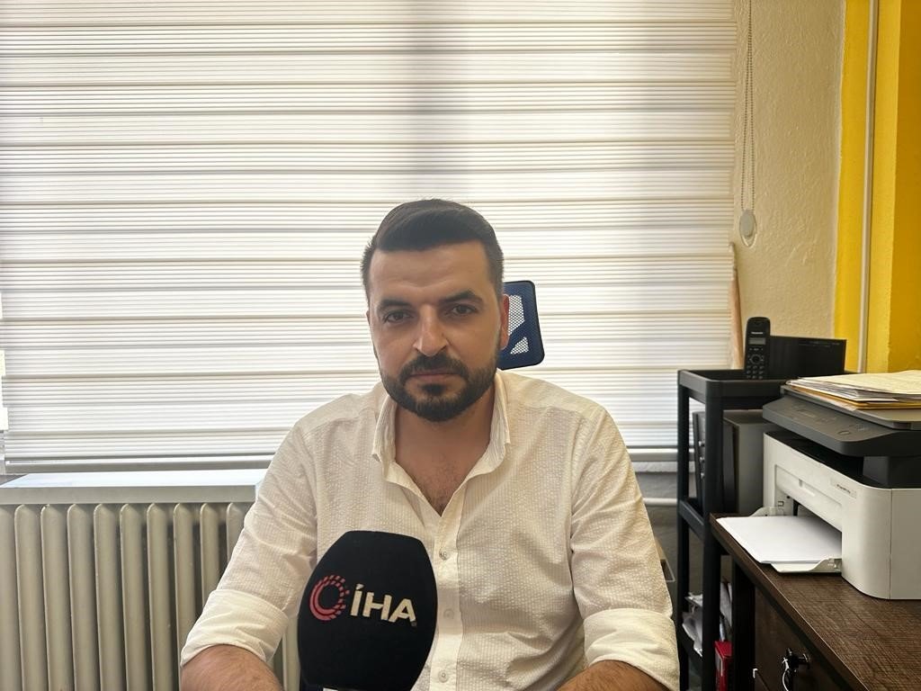 Otomobille 2 kişiyi ezdi, arkasına bile bakmadan kaçtı