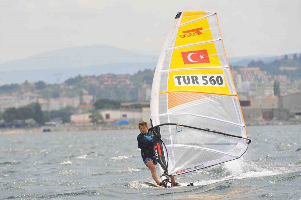 Milli sörfçü Sarp Şarlı, Fransa’daki Dünya Şampiyonası’na hazırlanıyor