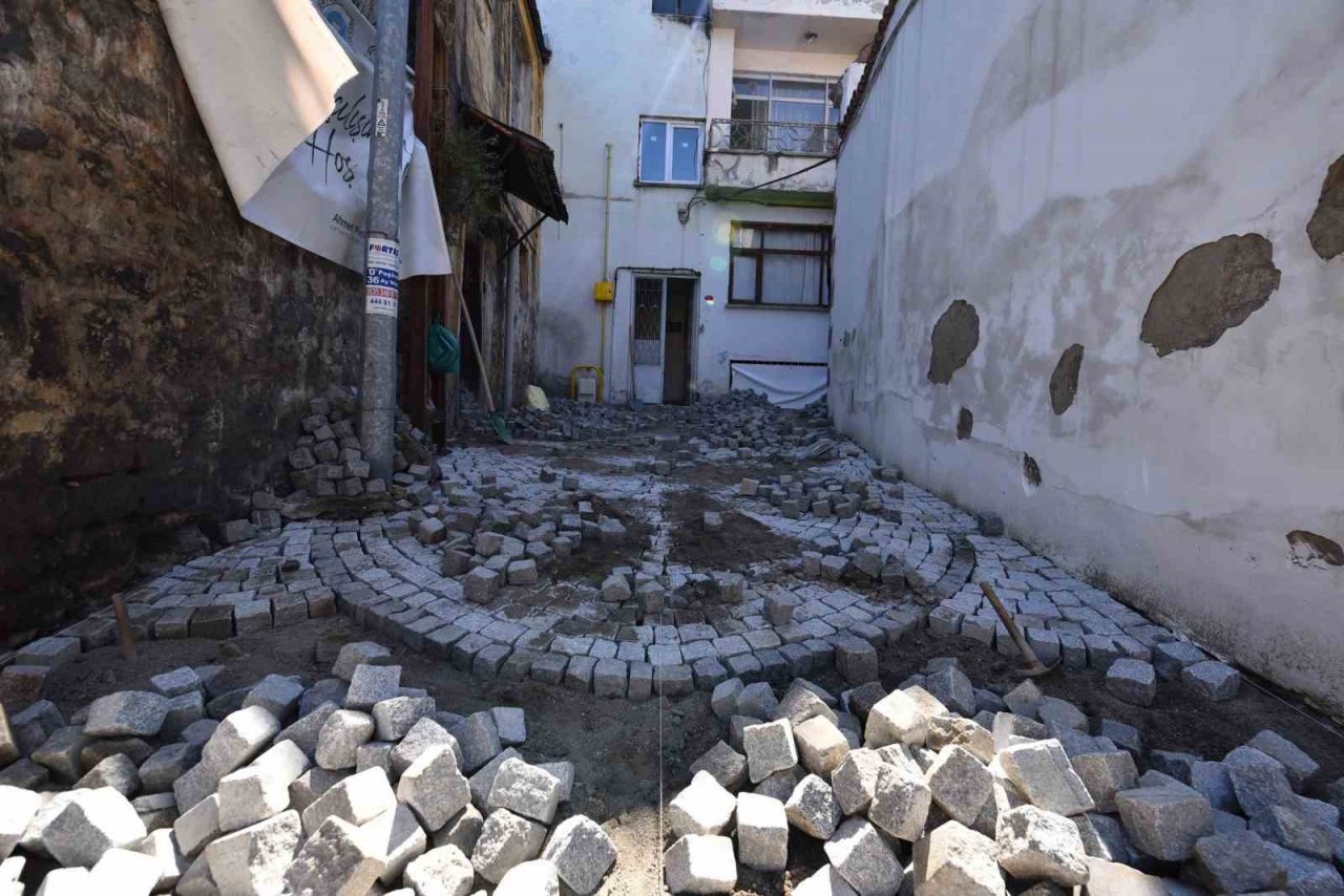 Tarihi ‘Sarayatik Sokak’ yenileniyor