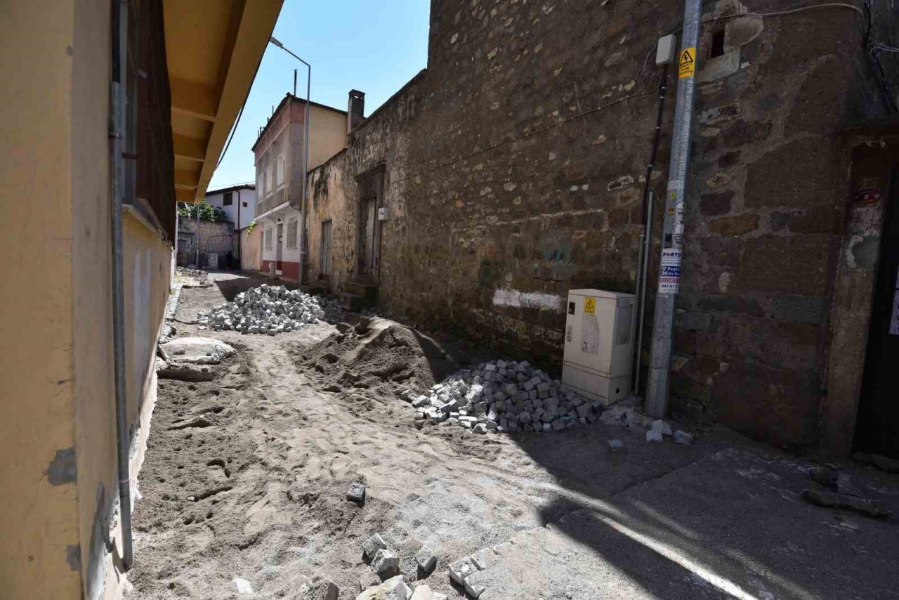 Tarihi ‘Sarayatik Sokak’ yenileniyor