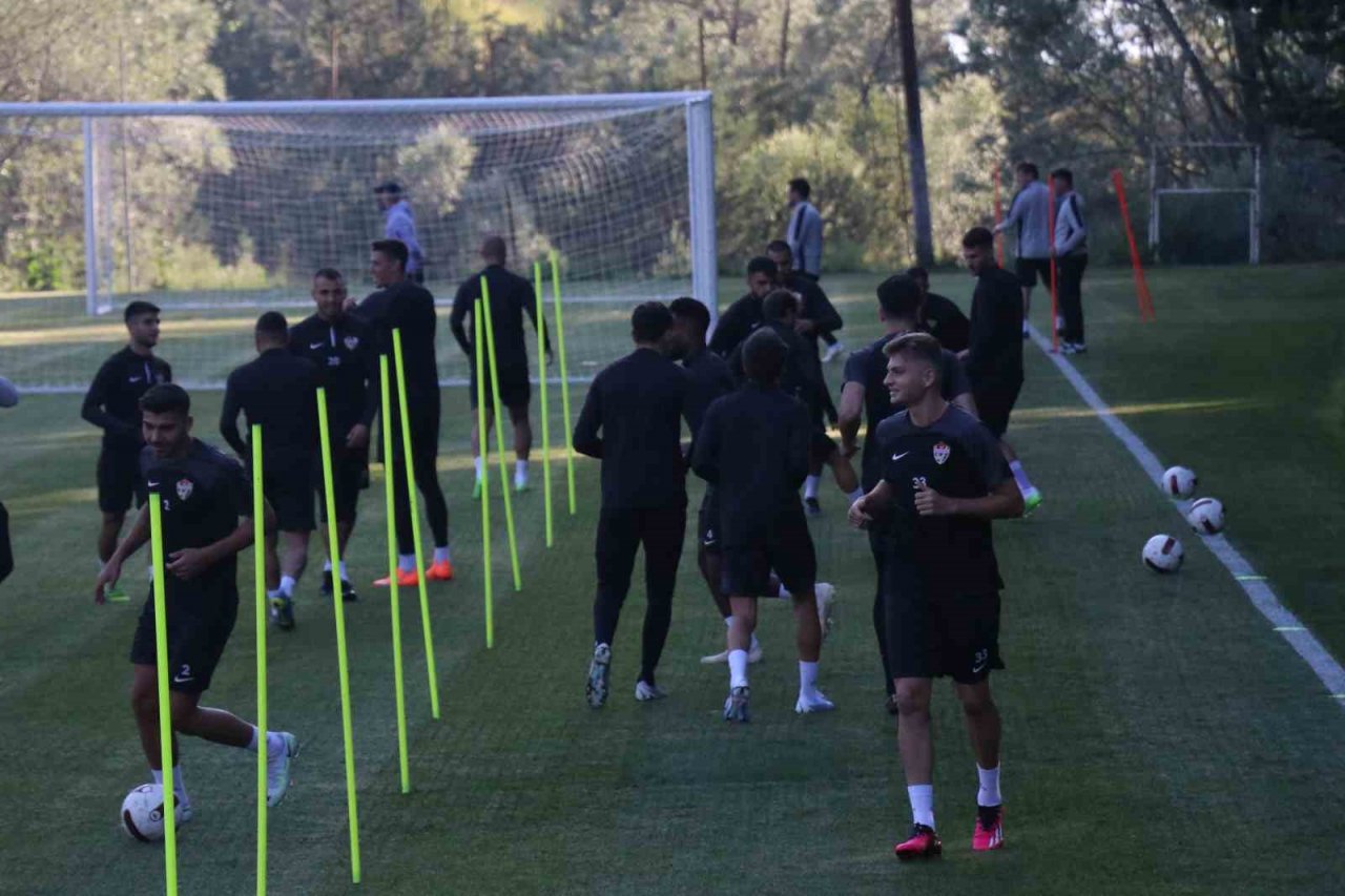 Eyüpspor’un Bolu kampı başladı