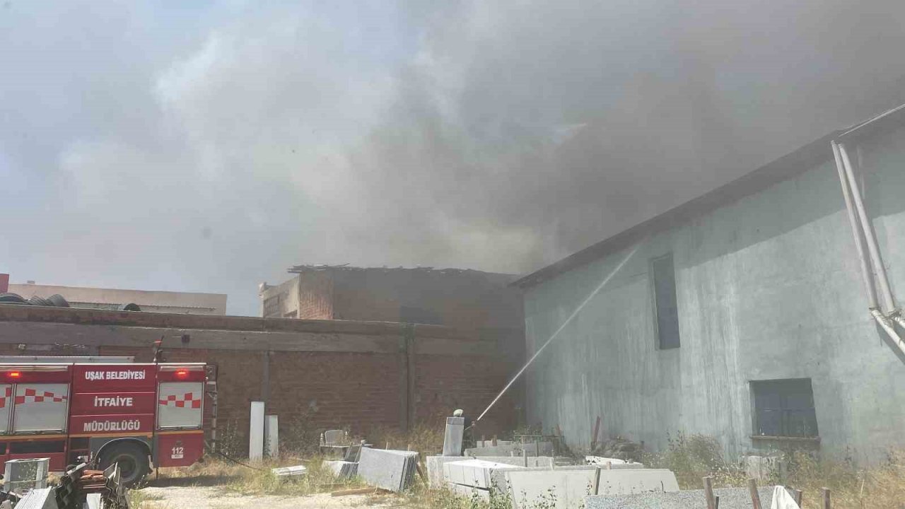 Uşak’ta tekstil fabrikasında yangın