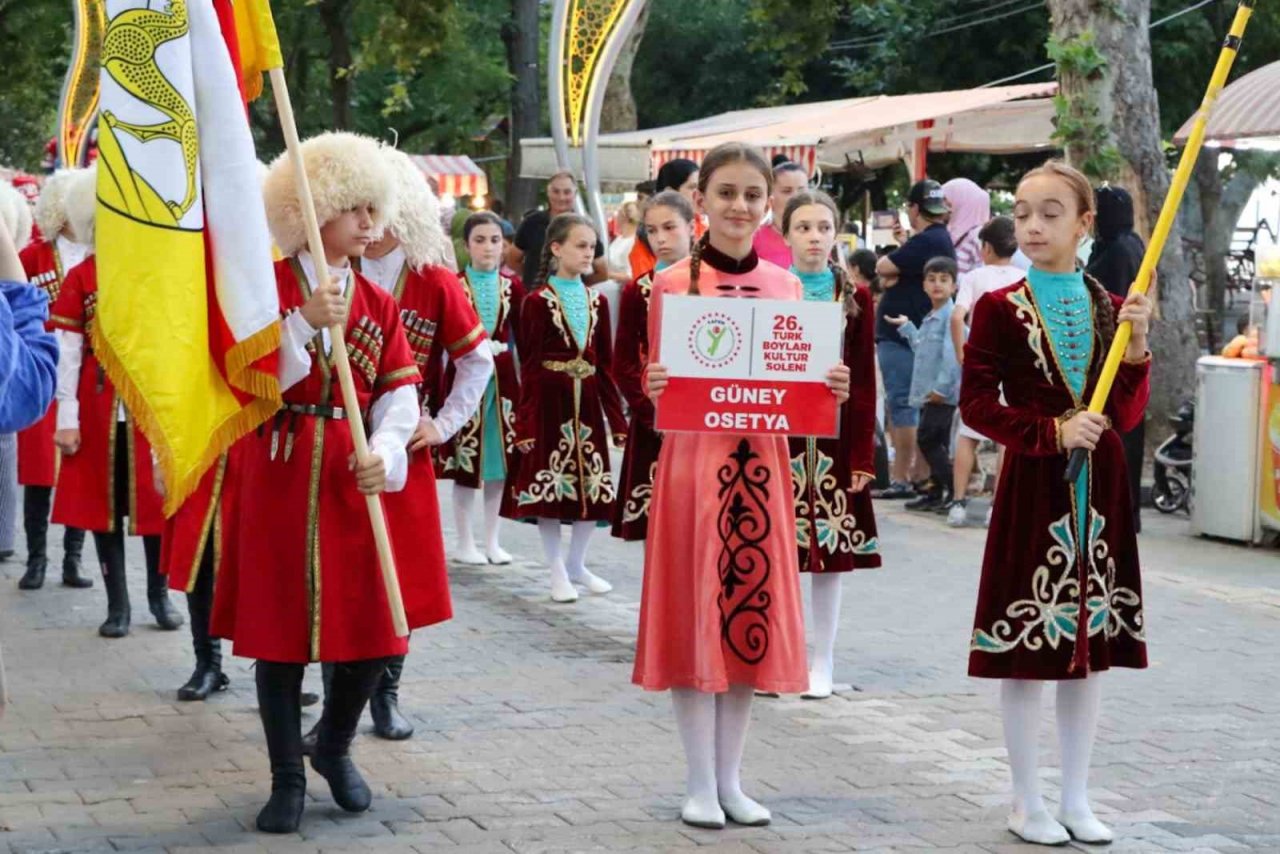 26. Türk Boyları Şöleni kortej yürüyüşü ile başladı