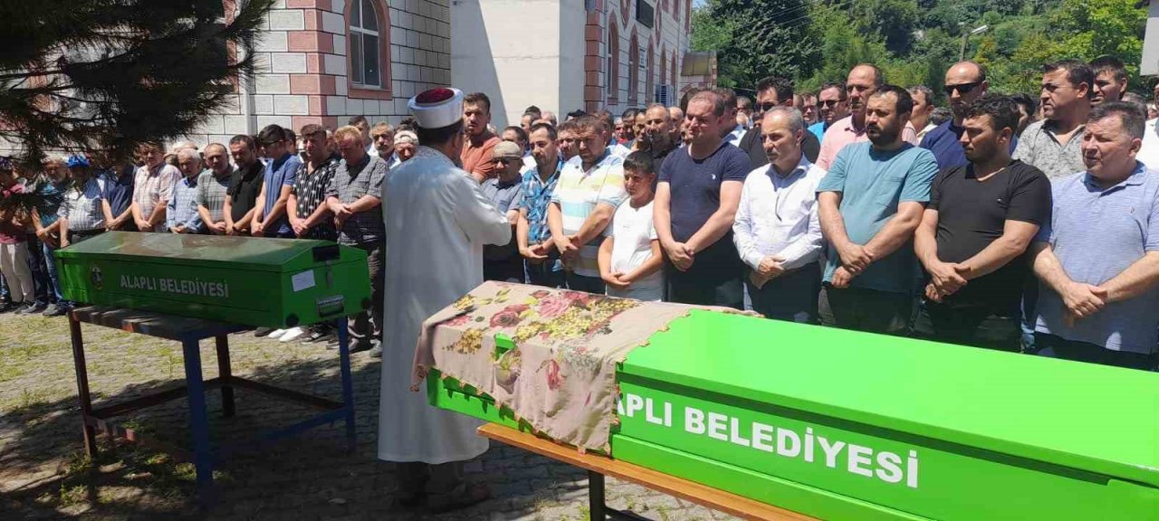 Zonguldak’da trafik kazasında hayatını kaybeden hamile kadın toprağa verildi