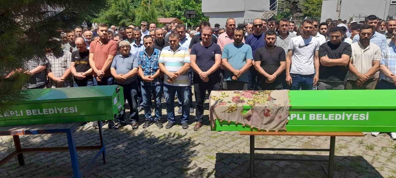Zonguldak’da trafik kazasında hayatını kaybeden hamile kadın toprağa verildi