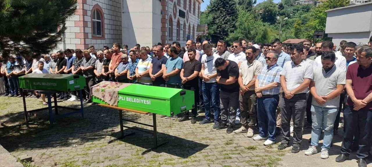 Zonguldak’da trafik kazasında hayatını kaybeden hamile kadın toprağa verildi
