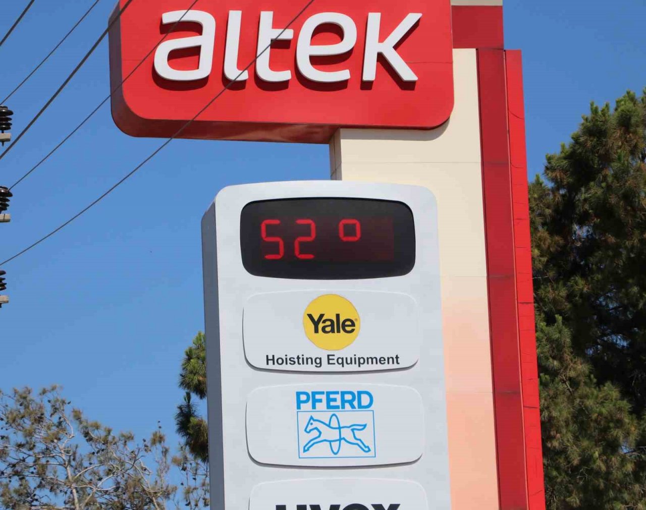 Adanalılar sıcaktan ne yapacağını şaşırdı, dönerci de buzlu servis başladı