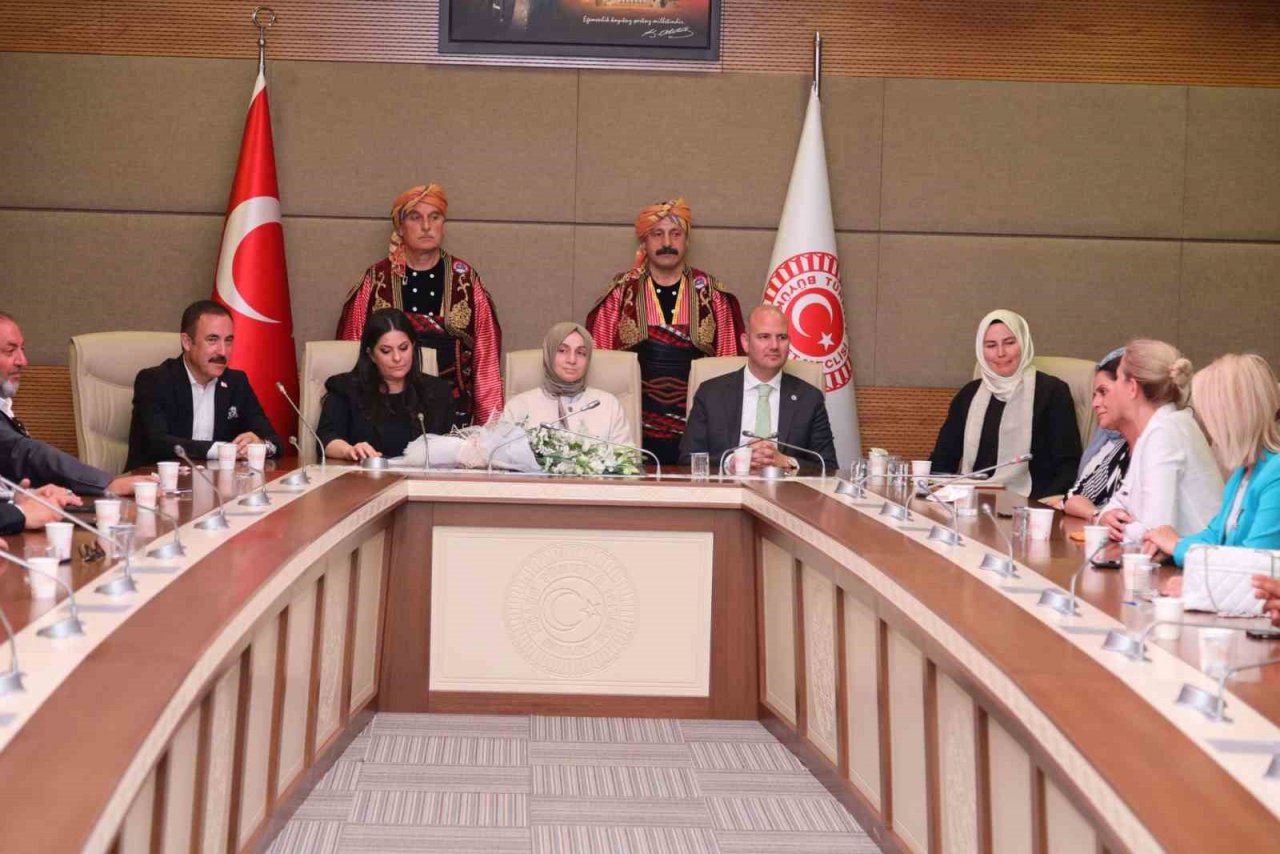 Ankaralılardan AK Parti Ankara Milletvekillerine hayırlı olsun ziyareti