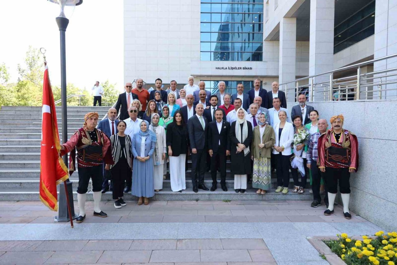 Ankaralılardan AK Parti Ankara Milletvekillerine hayırlı olsun ziyareti