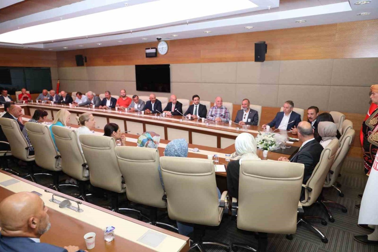 Ankaralılardan AK Parti Ankara Milletvekillerine hayırlı olsun ziyareti