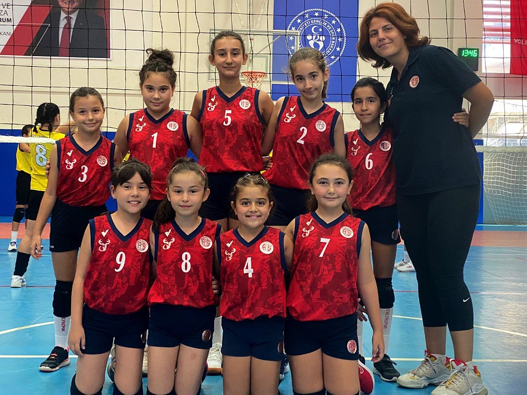 Küçük akreplerin ilk maç heyecanı