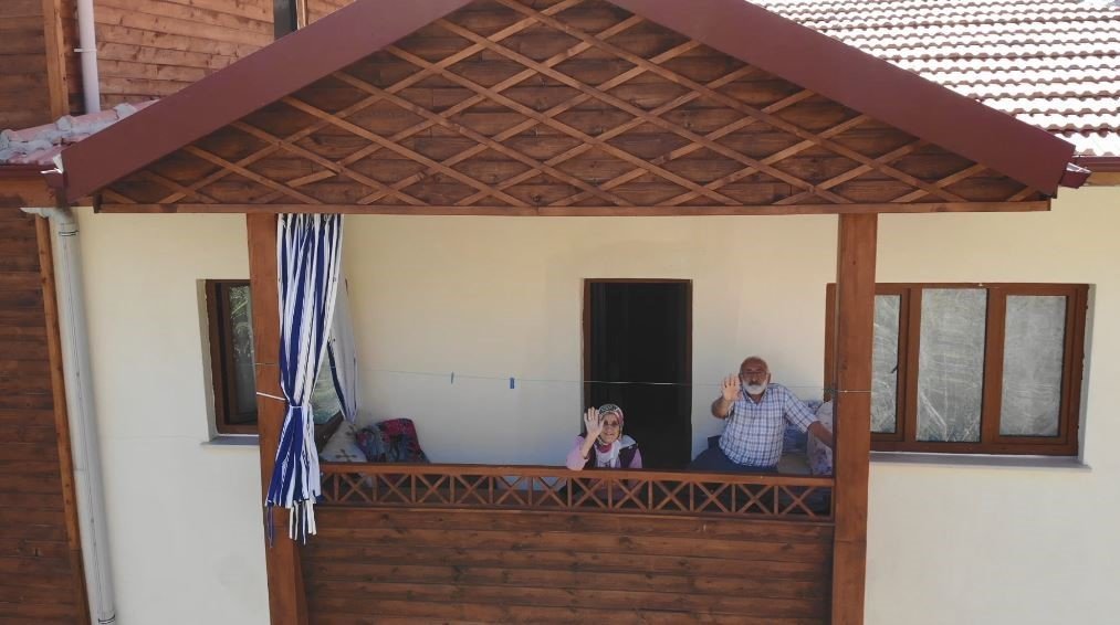 Yangın felaketinin yaşandığı Dereiçi köyü sakinleri yeni evlerine kavuştu