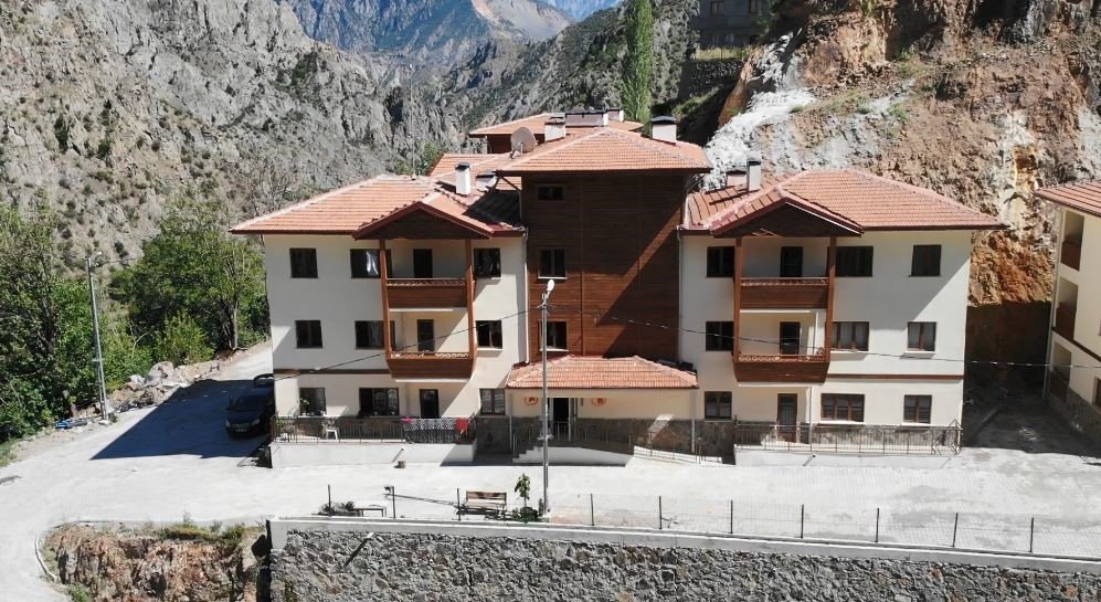 Yangın felaketinin yaşandığı Dereiçi köyü sakinleri yeni evlerine kavuştu