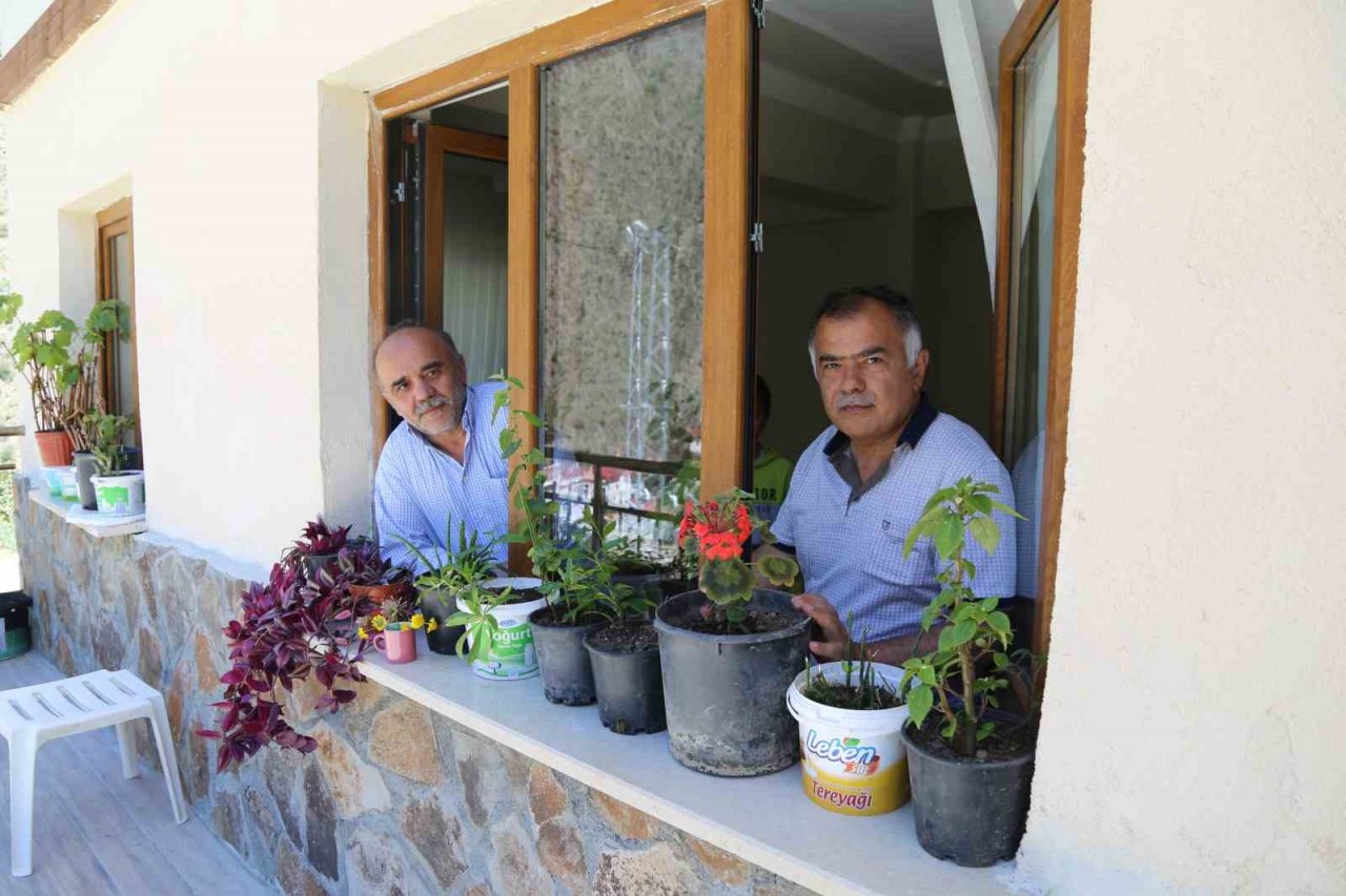 Yangın felaketinin yaşandığı Dereiçi köyü sakinleri yeni evlerine kavuştu