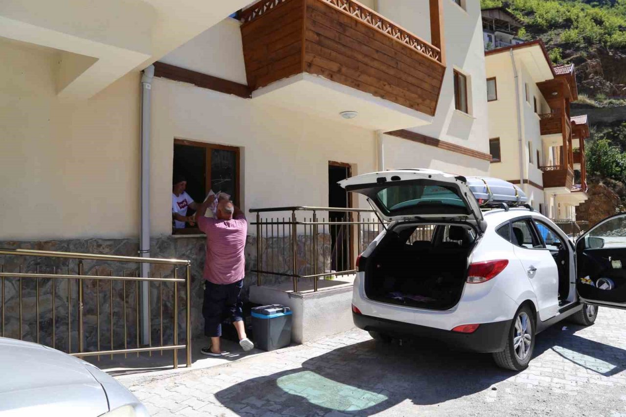 Yangın felaketinin yaşandığı Dereiçi köyü sakinleri yeni evlerine kavuştu