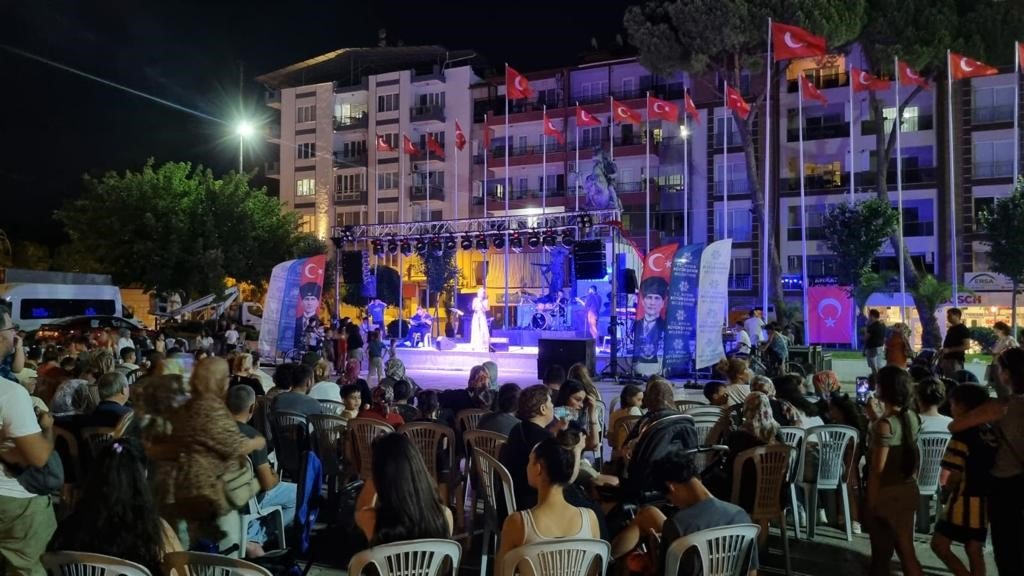 Aydın Büyükşehir Belediyesi’nden İncirliova’da Yaz Konseri