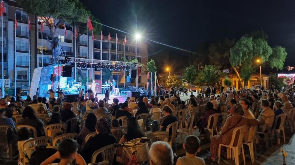 Aydın Büyükşehir Belediyesi’nden İncirliova’da Yaz Konseri